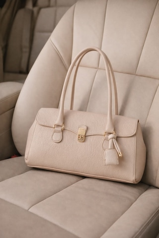 Adelina Bags Kadın Kilit Kapamalı Charm Detaylı El Kol Ve Omuz Çantası Krem