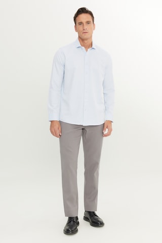 AC&Co / Altınyıldız Classics Erkek Beyaz-mavı Slim Fit Dar Kesim İtalyan Yaka Armürlü Pamuklu Basic Gömlek Beyaz-mavı