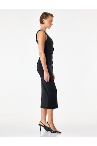 Koton Slim Fit Aksesuar Detaylı Tek Omuz Midi Elbise Siyah 7wak80003uk