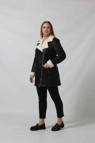 Moda Berray Uzun İçi Kürklü Boğazı Kemer Detaylı Kaban Siyah