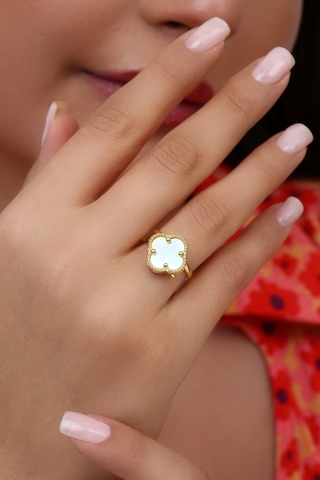 14k Altın Kaplamalı 925 Ayar Gümüş Granada Saray Yoncası Yüzük - Sedef Beyaz 34025203 Altın