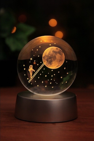 Ledli Usb'li Plastik Standlı Merdivenle Aya Çıkan Astronot Temalı Küre Renkli Rgb 3d Oda Gece Lamba Çok Renkli