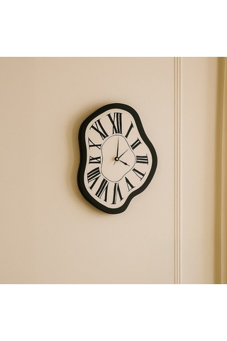 Dekoratif Eriyen Tasarım Duvar Saati Bej