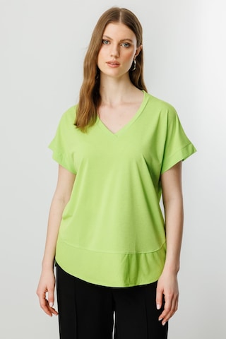 On Kadın Büyük Beden V Yaka Parçalı T-shirt 71476 Fıstık Yeşili