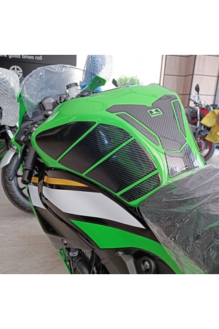 Kawasaki Zx-6r 2025 İle Uyumlu Kaydırmaz 6d Karbon 16 Parça Tank Pad Seti Gc67 Yeşil Motor KARBON