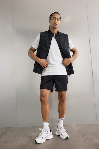 DeFactoFit Standart Fit Normal Kesim Sporcu Kısa Paça Şort C9176AX24AUBK81 Siyah