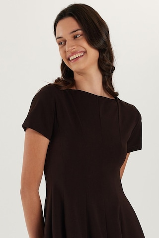 Tudors Kadın Regular Fit Klasik Kesim Bisiklet Yaka Pileli Mini Kahverengi Elbise-35210 Kahverengi