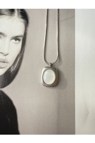 Oval Taşlı Kare Kararmaz Çelik Kadın Gümüş Renk Kolye Modern Ve Altın