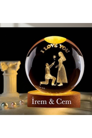 Kişiye Öze Büyük Boy Işıklı Ahşap Kaideli 3d Romantik Teklif Temalı Cam Küre 8cm