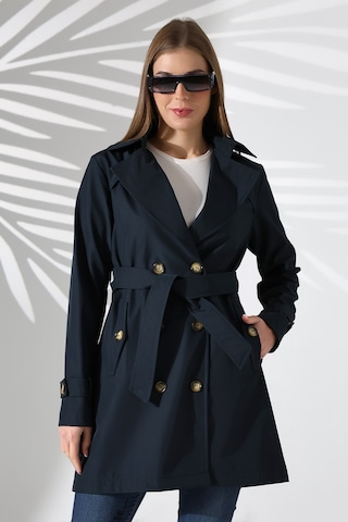 Kadın Degaje Kuşaklı Yarım Boy Astarlı Uzun Kollu Düğmeli Trençkot Lacivert