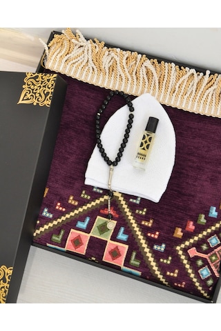 Erkekler İçin Seccade Takke Tesbih Esans Hediyelik Seti Kilim Desenli Kadife Astarlı Seccade Ve Özel Kutulu Lüks Hac Umre Hediyesi Mor