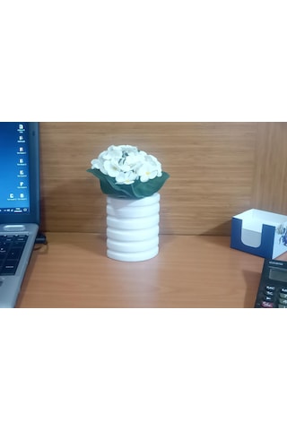 Vazoda Beyaz Yapay Çiçek Dekoratif Oval Çizgili Vazo Dahil 9 x 6 x 16 CM