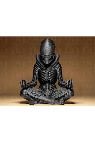Xenomorph Alien Meditasyon Figürü - Yoga Yapan Uzaylı Yaratık Biblo Masaüstü Dekoratif Hediyelik