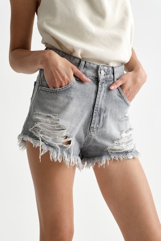 Açelyaokcu Premium Kaida Yırtık Detaylı Denim Mini Şort Gri
