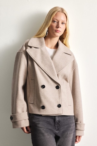 Defacto Regular Fit Kruvaze Kısa Kaşe Kaban H2368ax26aubg501 Bej-bg501