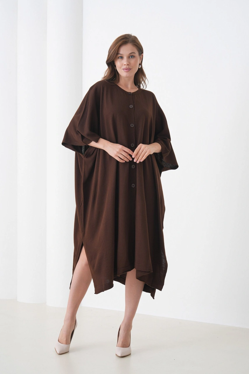 Kadın Tesettüre Uygun Önden Düğmeli Asimetrik Kesim Yarasa Kol Şık Geniş Kalıp Panço Ceket Kahverengi