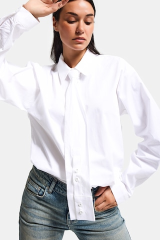 Itsbasic Kadın Beyaz Oversize Kravat Detaylı Özel Tasarım Bol Kesim Gömlek