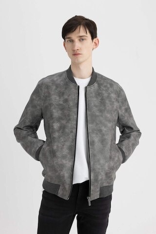 Defacto Slim Fit Dar Kesim Kolej Yaka Fermuarlı Cepli Astarlı Mevsimlik Hafif İnce Suni Deri Mont Ceket C6971AX24AUAR167 Antrasit