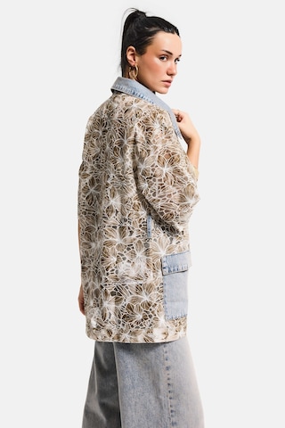 Itsbasic Kadın Kot Kahve 4s6-65 Oversize Özel Tasarım Gül Dantel Detaylı Ceket Gömlek Kot Rengi