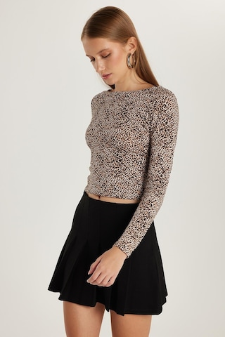 Tudors Kadın Slim Fit Dar Kesim Viskon Kumaş Sırt Detaylı Uzun Kol Bisiklet Yaka Desenli Bluz-34624 Bej - Siyah