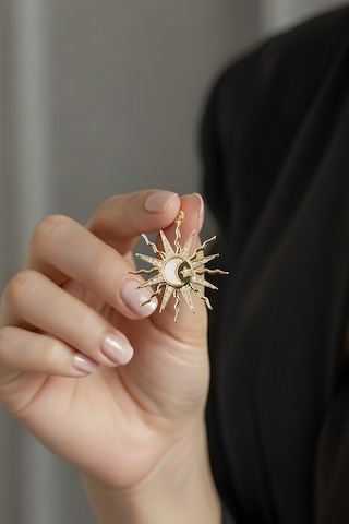 Taşlı Güneş Model Xuping Kolye Ucu Gold 14k Renk, Zirkon Mıhlama, 2.5 Cm Çok renkli