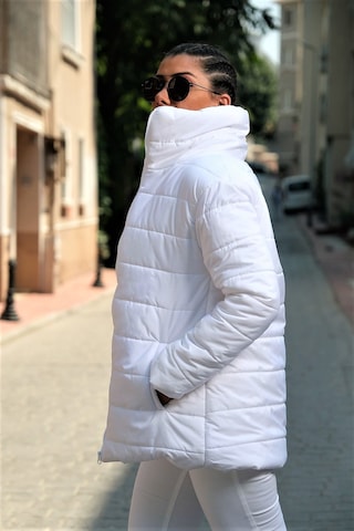 Keyifli Moda Kadın Beyaz Dik Yaka Uzun Şişme Mont
