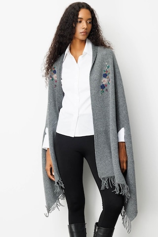 Kadın Yakası İşlemeli Koldan Geçmeli Büyük Yün Panço Füme Füme