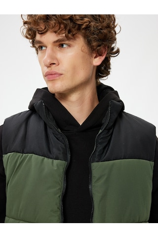 Koton Şişme Yelek Dik Yaka Slim Fit Fermuarlı Renk Bloklu Cep Detaylı Yeşil 5wam20121hw Zeytin Yeşili