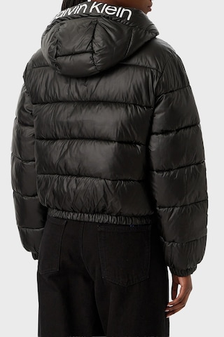 Calvin Klein Kapitoneli Regular Fit Kapüşon Yaka Mont Lv047g507gub1 Bayan Mont Lv047g507g Ub1 Siyah