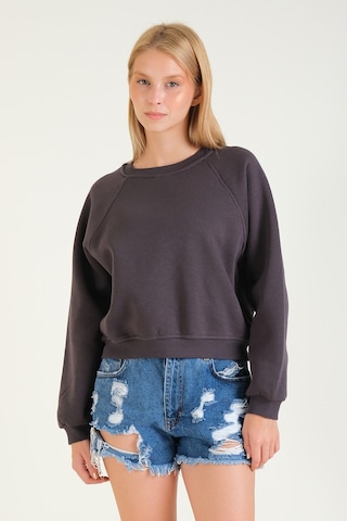 Giyim Dünyası Kadın 3 İp Şardonlu Sıfır Yaka Oversize Sweatshirt Füme 001
