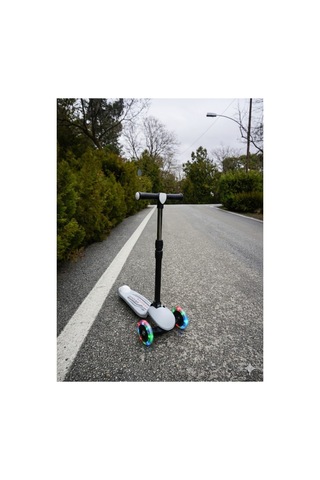 Scooter Pro Katlanabilir 3tekerli Led Işıklı 3kademeli Direksiyon 50kğ Taşıma Kapasiteli 3+yaş Gri