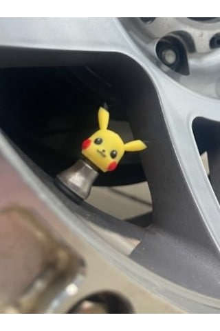 Pokémon Pikachu Temalı Özel Tasarım Araç Lastik Sibop Kapağı Aksesuarı
