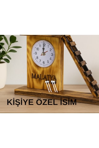 Dekoratif Ahşap Saat Merdivenli Ve Balkonlu Masa Tasarımı Ahşap Rengi