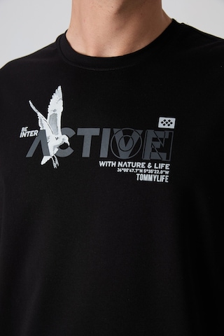 Tommy Life Siyah Pamuklu Kalın Yumuşak Dokulu Oversize Fit Baskılı Erkek T-shirt - 88344 001