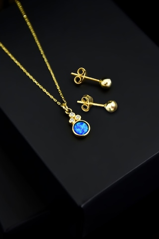 Papatya Silver 925 Ayar Gümüş Gold Kaplama Mavi Opal Yuvarlak Kolye Çivili Top Küpe Set Papatya Silver 925 Ayar Gümüş Gold Kaplama Mavi Opal Yuvarlak Kolye Çivili Top Küpe Set