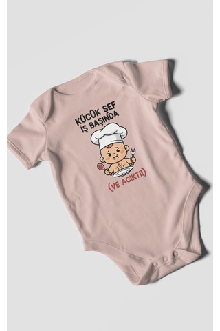 Küçük Şef İş Başında Ve Acıktı Baskılı Bebek Zıbını Çıtçıtlı Body 8 Renk %100 Pamuk Kısa Kol Pastel Pembe