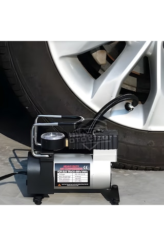 Tek Pistonlu Metal Gövdeli 12v Oto Hava Kompresörü Güçlü Ve Taşınabilir