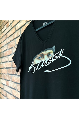 Atatu Rk 10 Kasım 100.yıl Cumhuriyet 1881 1938 Gazi Mustafa Kemal I Mza V Yaka Baskılı Siyah T-shirt 001