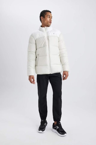 DeFactoFit Su İtici Şişme Mont Rüzgar Geçirmez Oversize Fit Geniş Kalıp Fermuarlı Cepli Y7376AZ24SPBG721 Bej