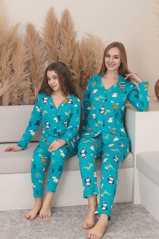 Anne Kız Kombin Penye Boydan Düğmeli Pijama Takımı Anne- Kız Ayrı Satılmaktadır. Yeşil