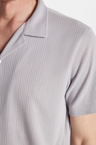 Tudors Erkek Slim Fit Yazlık Örme Dokulu Kısa Kollu Apaş Yaka Gri Gömlek-34775 Gri