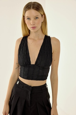 Hiccup V Yaka Çapraz Sırt Detaylı Crop Top Siyah