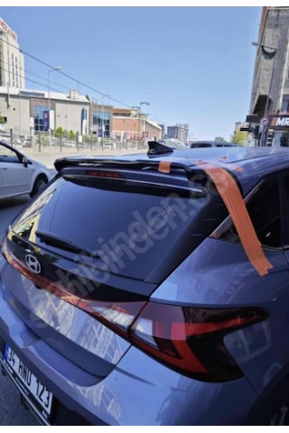 Hyundai İ20 2020-2024 Bagaj Üstü Spoiler Anatomik Model Fiber Parlak Siyah Boyalı