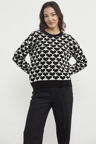 Kalp Desenli Sıfır Yaka Triko Kazak - Siyah 001