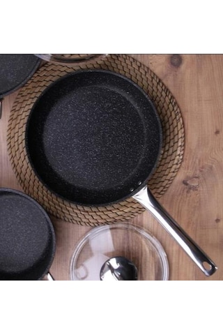 Falez Black Line Granit Döküm 32 CM Tava Siyah