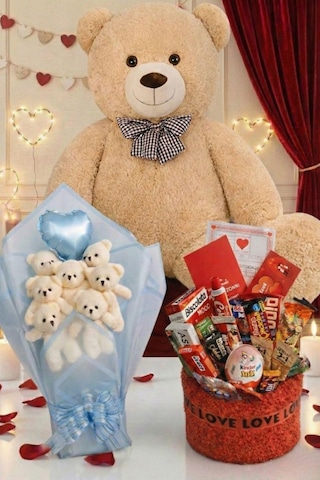 3 Lü Kadınlar Günü Hediye Seti 90 Cm Peluş Ayı, Love Çikolata Sepeti & Mavi Peluş Ayıcık Buketi 58331706