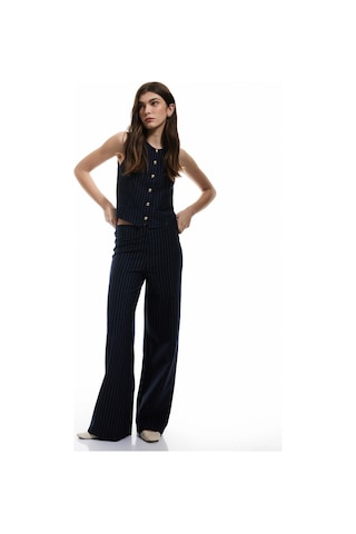 Koton Slim Fit Kolsuz Düğmeli Bisiklet Yaka Yelek Beyaz Çizgili 5sak30025ek Beyaz Çizgili Çok Renkli