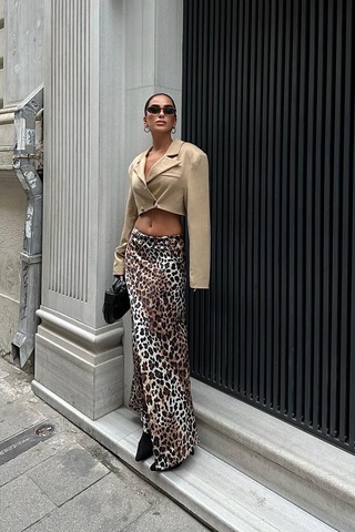 WeShaya Kadın Multi Polyester Animal Desenli Saten Uzun Etek Çok Renkli