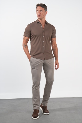 İmza Kahverengi İtalyan Yaka Kısa Kol Cepsiz Slim Fit Pamuklu Gömlek 1004260158 Açık Kahverengi