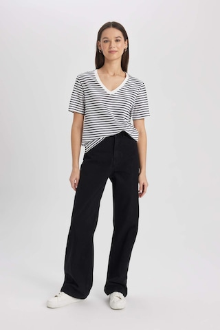 Defacto Regular Fit V Yaka Çizgili Kısa Kollu Tişört X2715AZ24SMBK81 Siyah